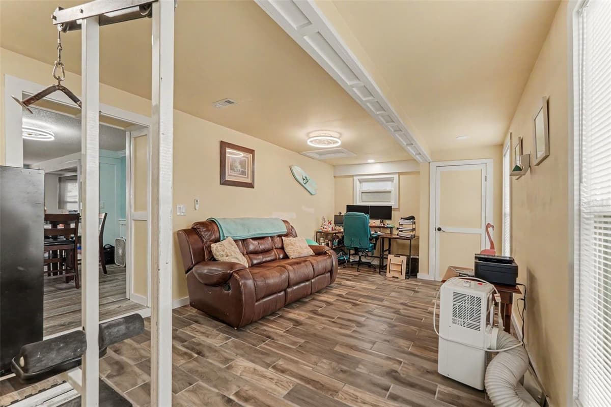 4315 STRATFIELD DRIVE — photo 11 of 24