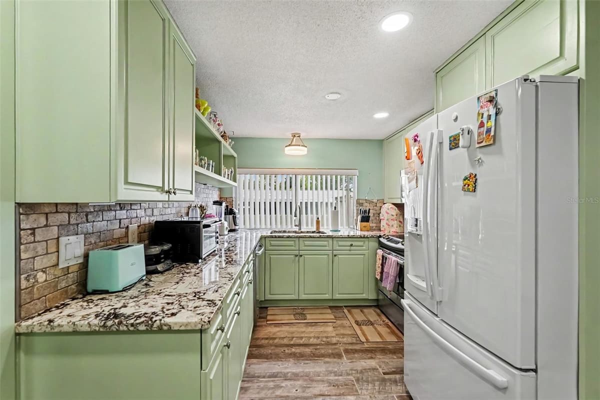 4315 STRATFIELD DRIVE — photo 6 of 24