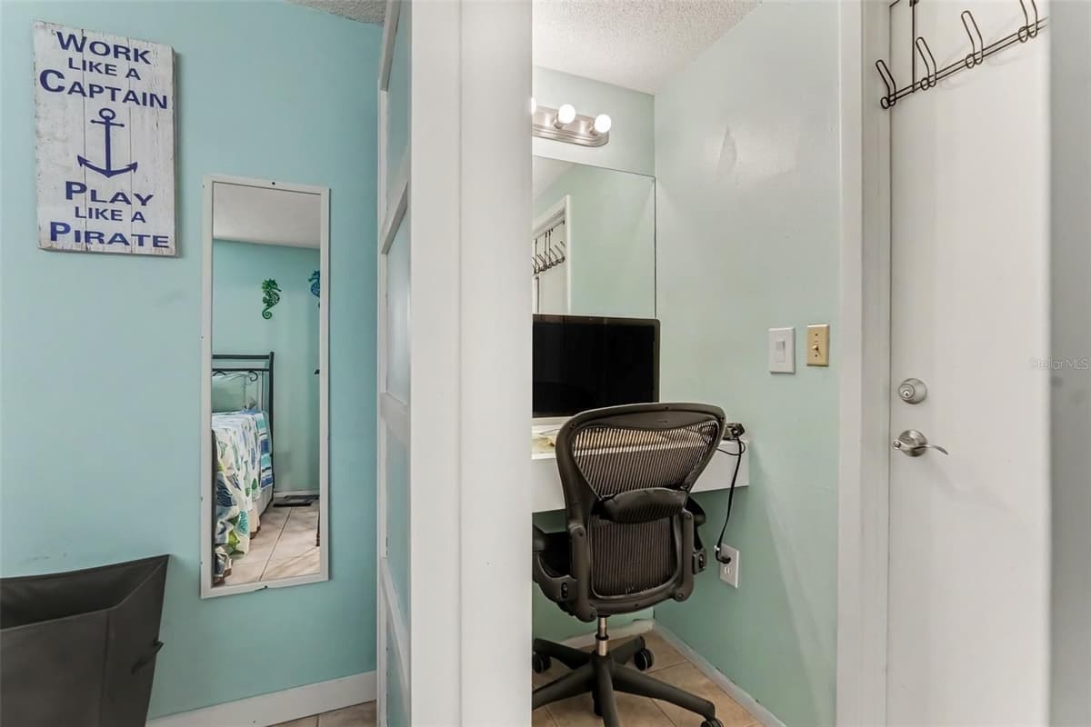 4315 STRATFIELD DRIVE — photo 18 of 24