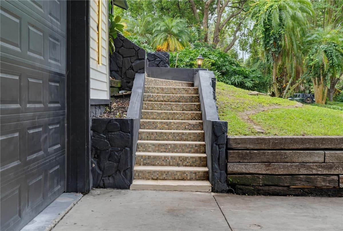 17 PINEWOOD CIRCLE — photo 4 of 66