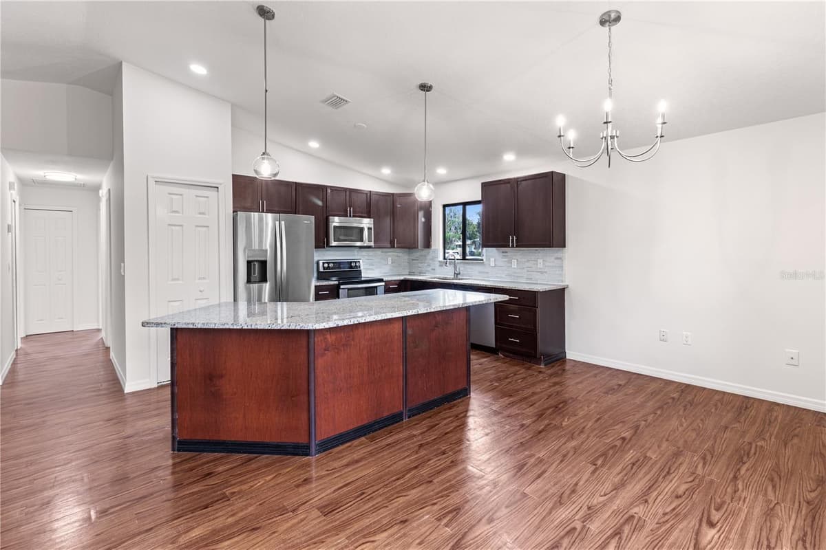 5011 LEON DRIVE — photo 9 of 31