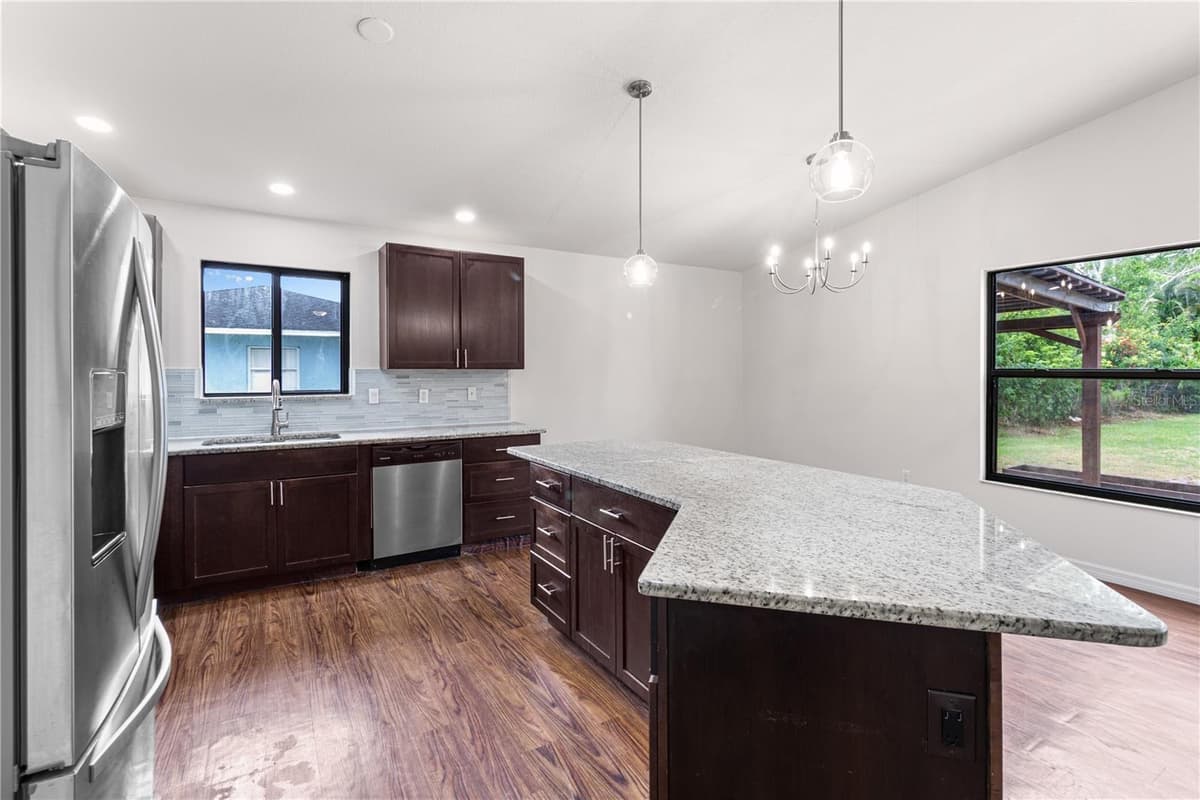 5011 LEON DRIVE — photo 10 of 31
