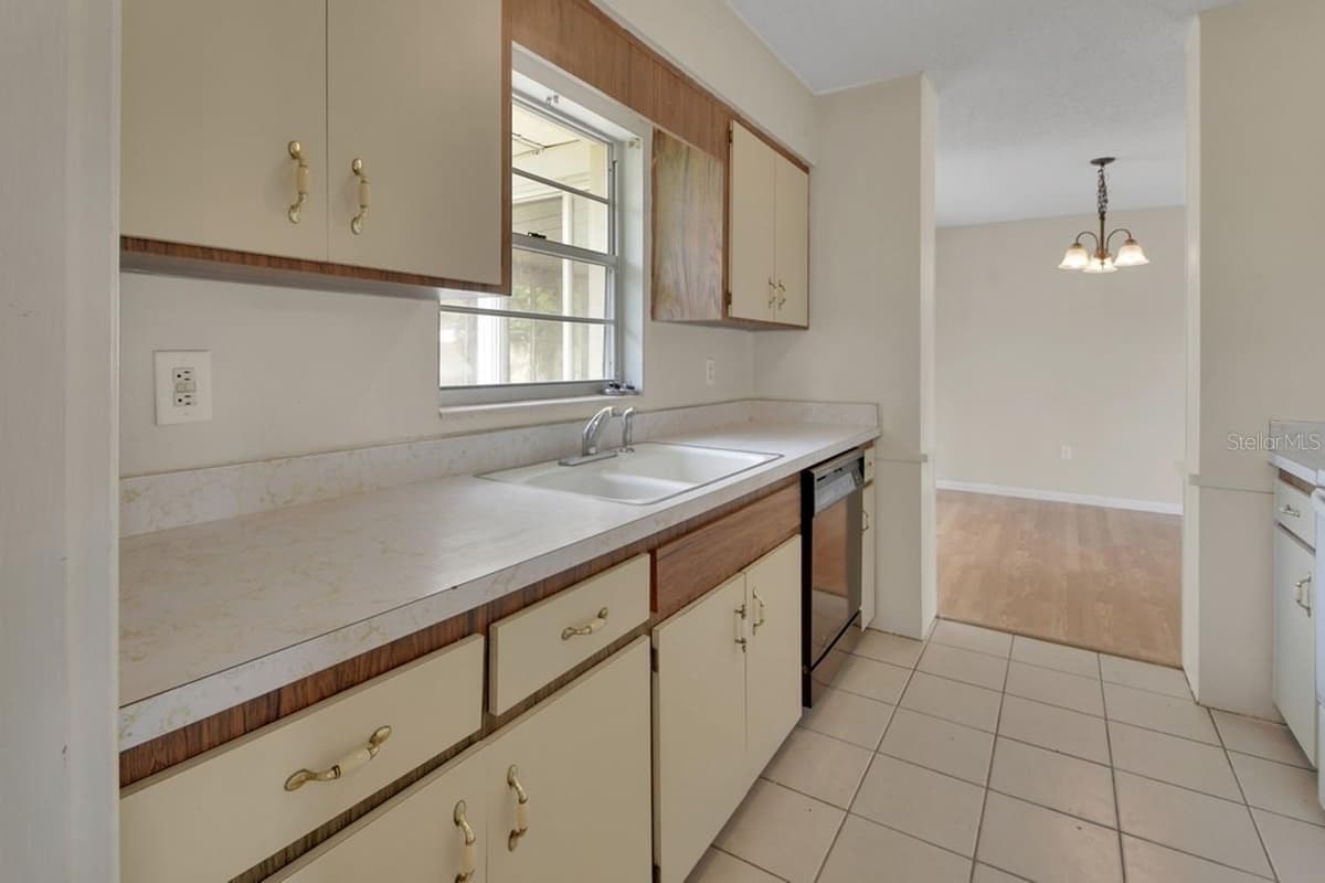 9 LARKSPUR LANE — photo 8 of 30