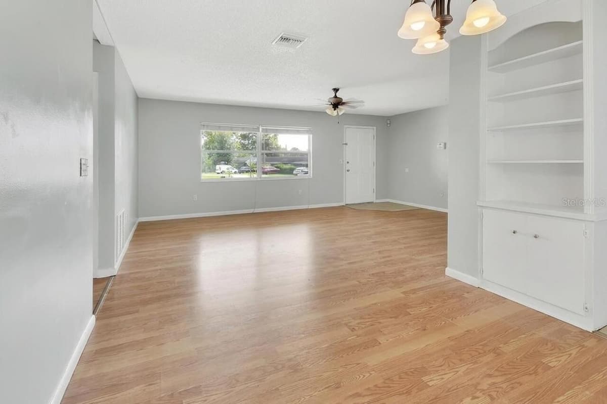 9 LARKSPUR LANE — photo 7 of 30