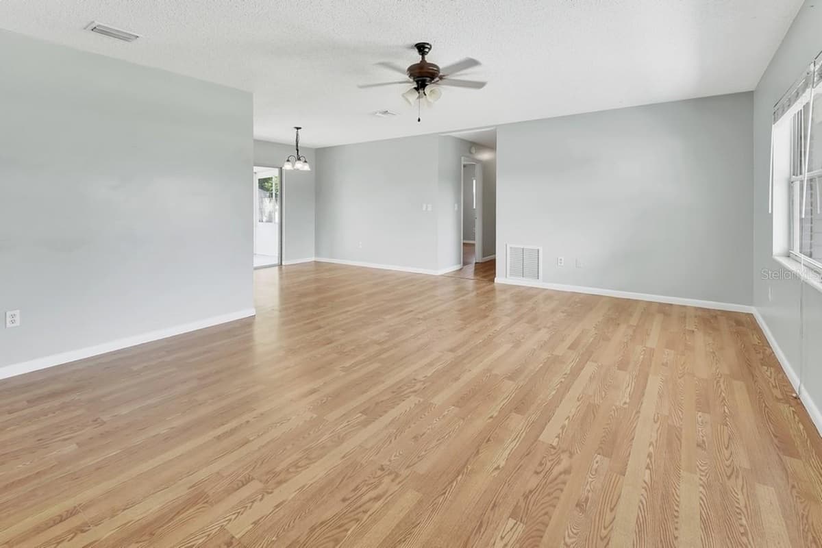9 LARKSPUR LANE — photo 4 of 30
