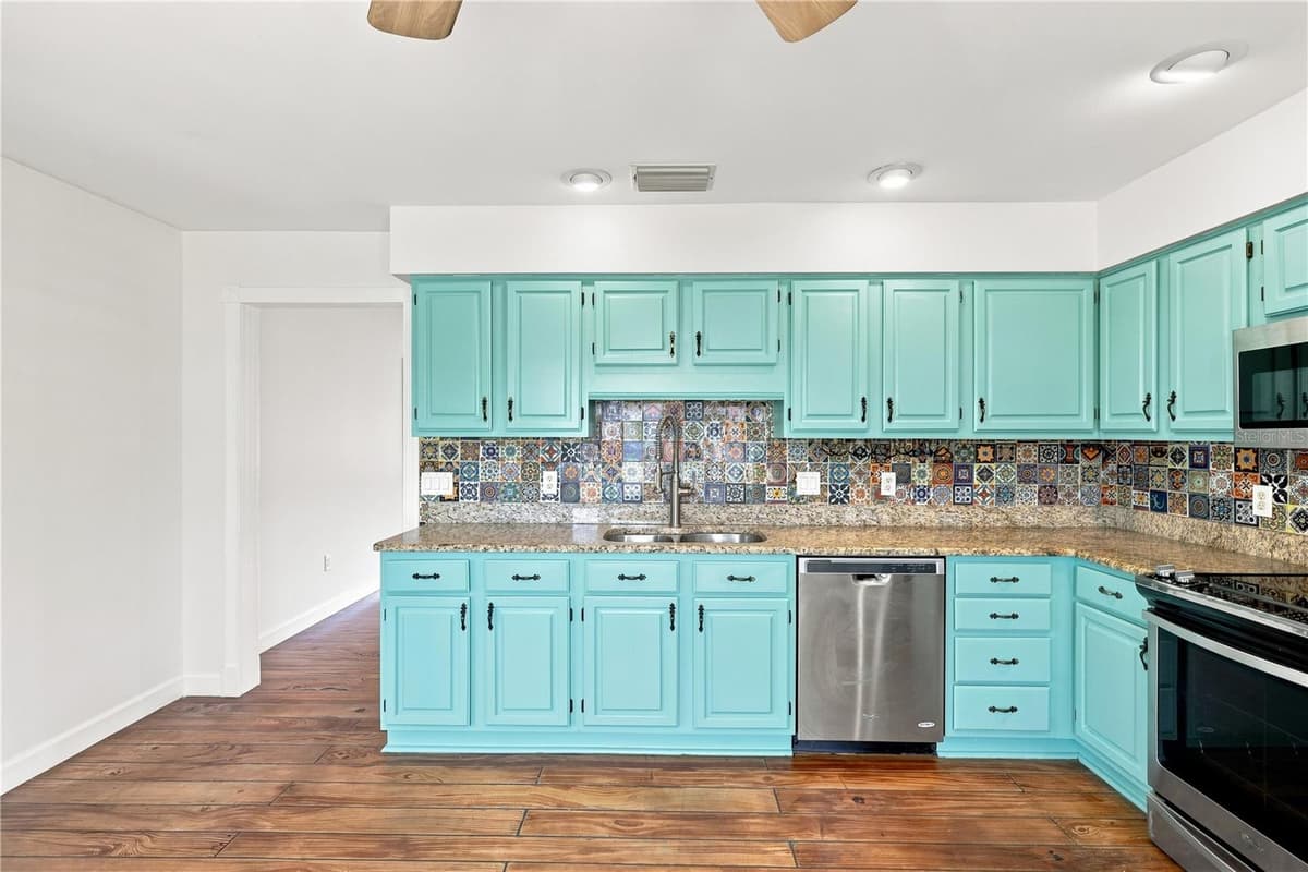 5825 ALSTRUM DRIVE — photo 19 of 50