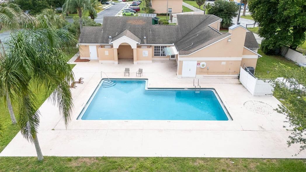 649 CAPTIVA CIRCLE — photo 4 of 31