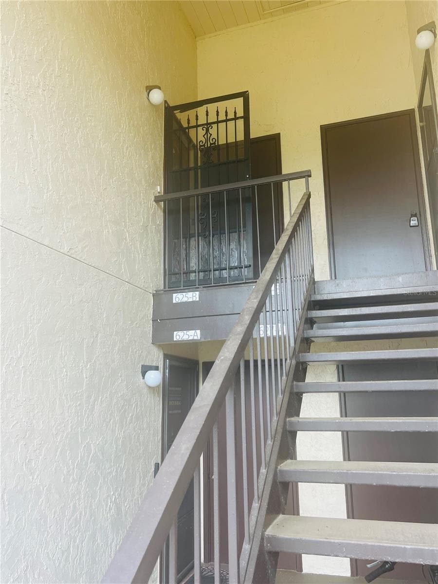 625 MIDWAY DRIVE — photo 5 of 23