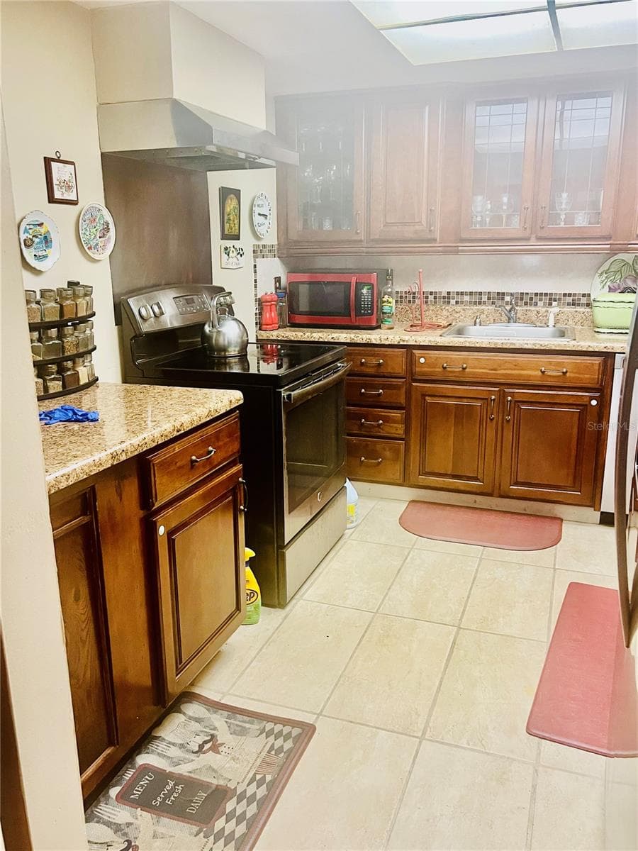 625 MIDWAY DRIVE — photo 10 of 23