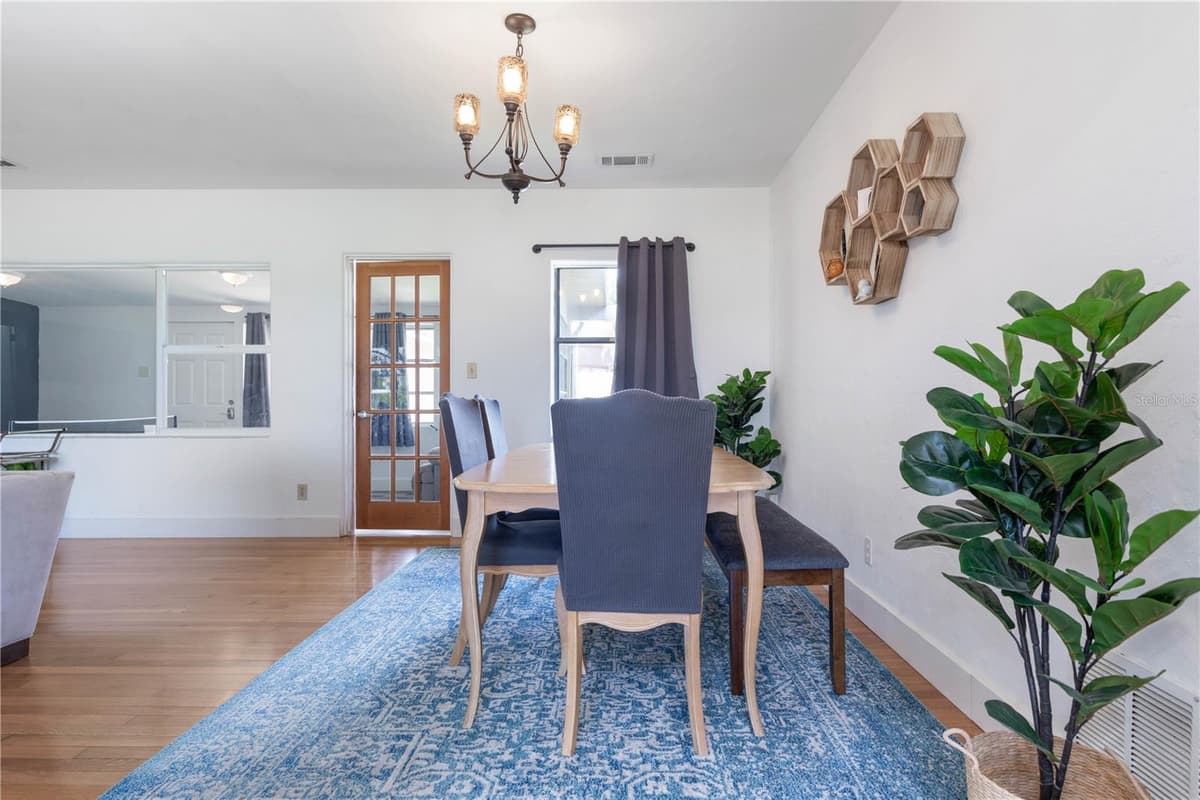 504 RIVERSIDE DRIVE — photo 8 of 45