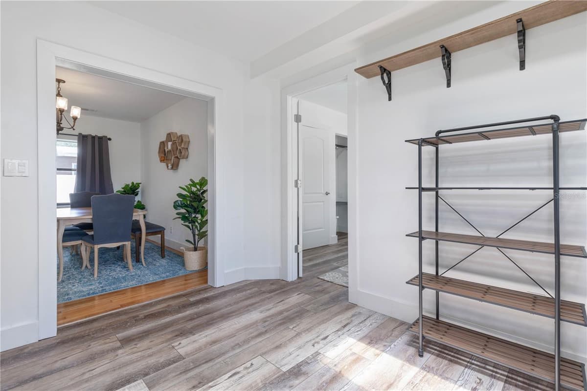 504 RIVERSIDE DRIVE — photo 11 of 45
