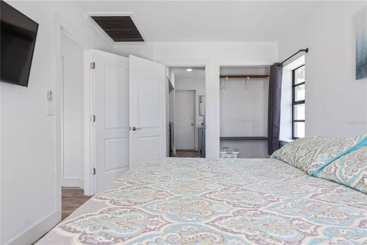 504 RIVERSIDE DRIVE — photo 15 of 45