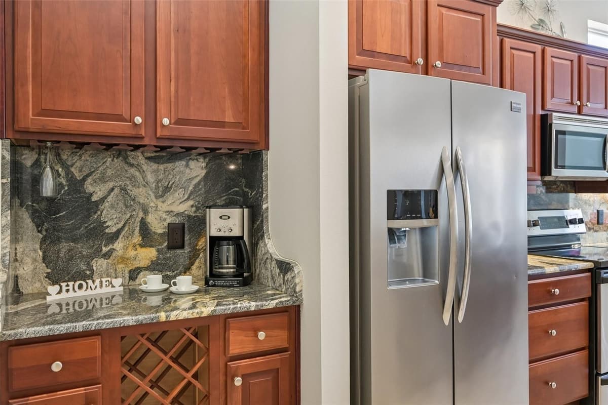 547 MEADOW SWEET CIRCLE — photo 11 of 38