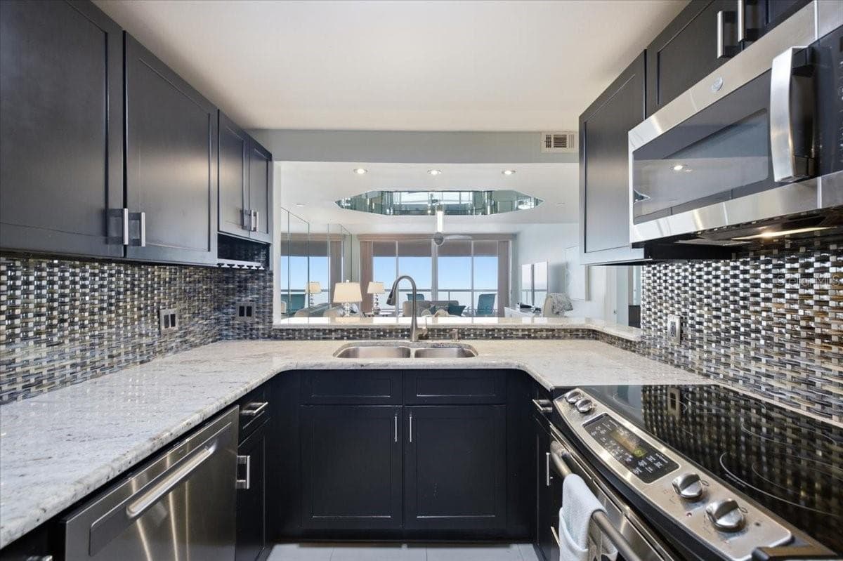 1310 GULF BOULEVARD — photo 10 of 57