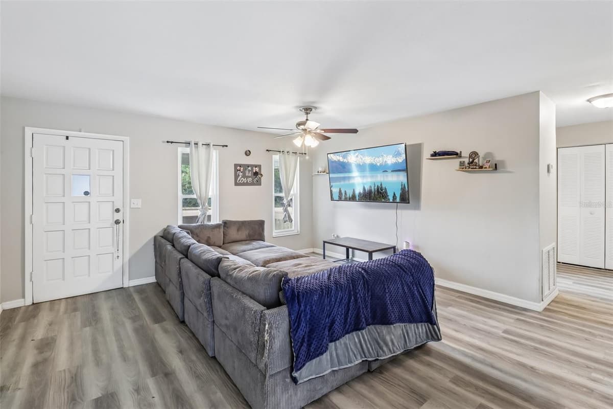 1200 HANCOCK DRIVE — photo 4 of 34