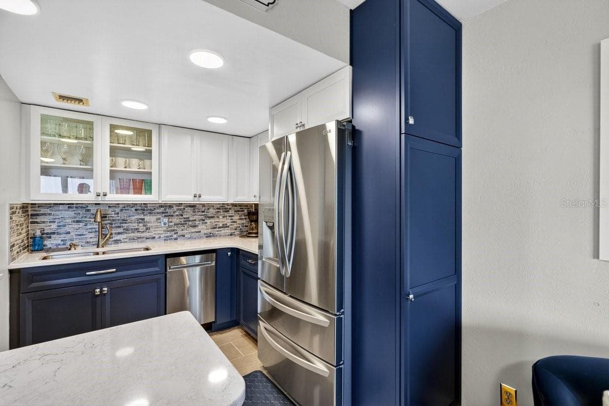 2700 OCEAN SHORE BOULEVARD — photo 11 of 41