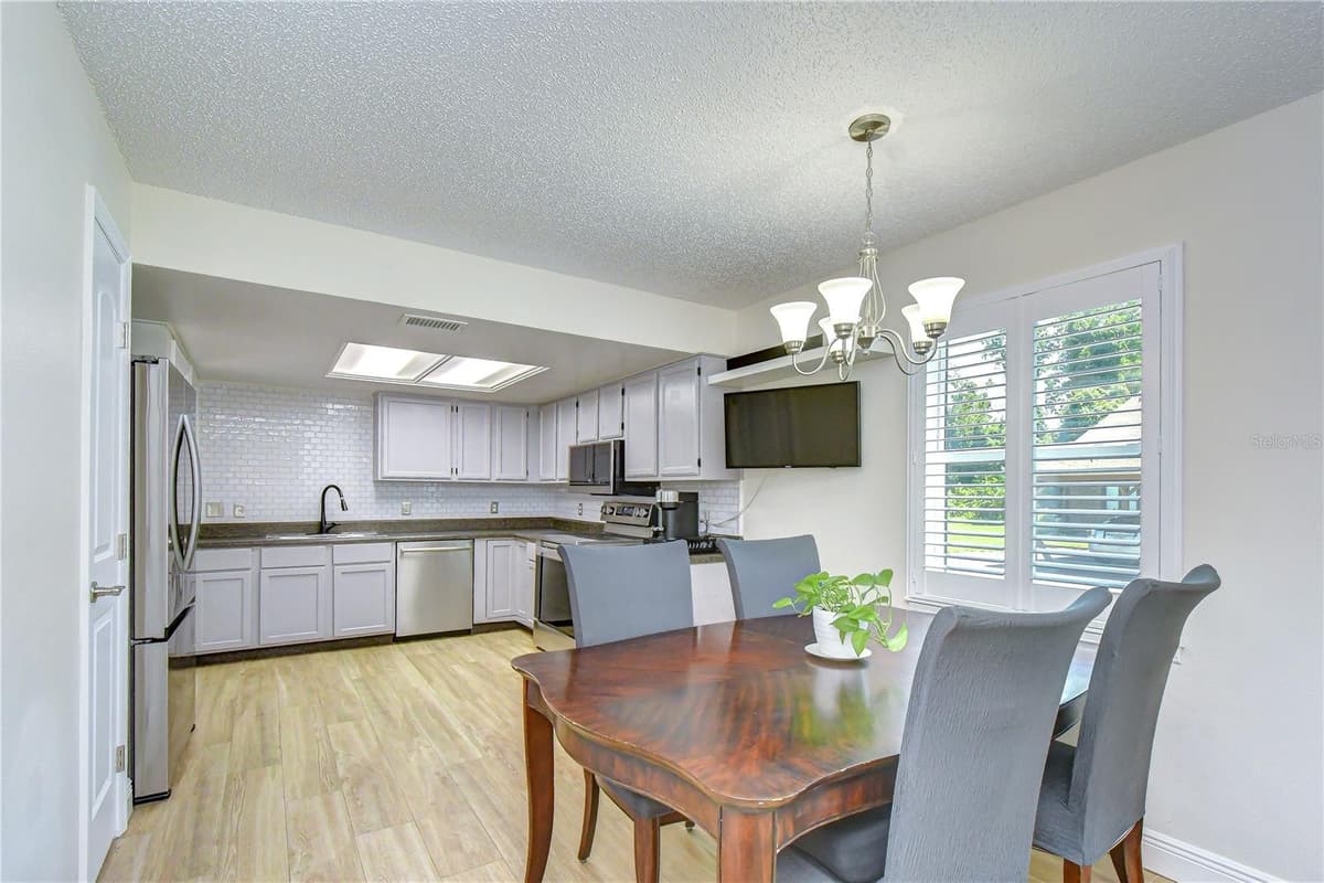 5301 BRADBURY COURT — photo 9 of 62