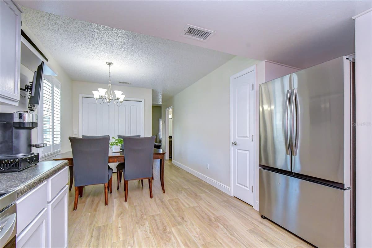 5301 BRADBURY COURT — photo 13 of 62