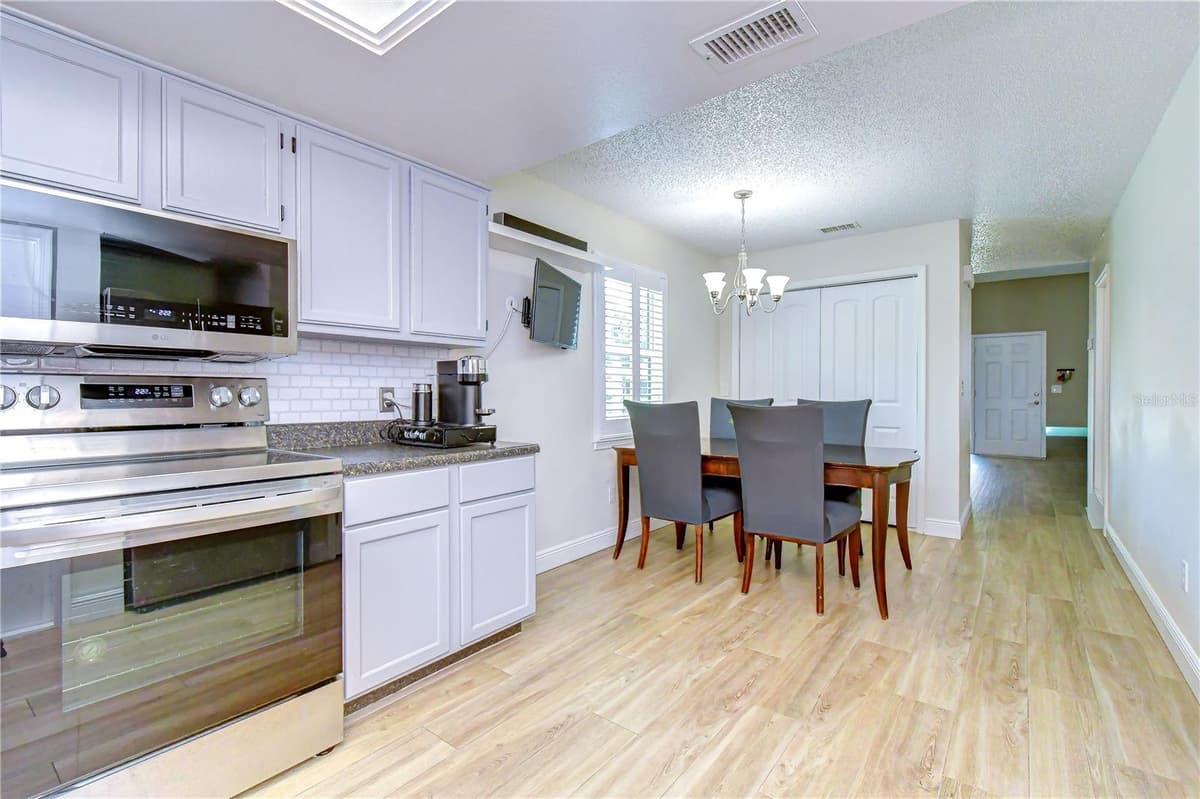 5301 BRADBURY COURT — photo 14 of 62