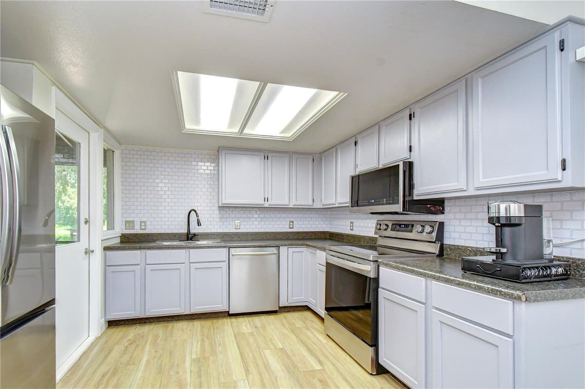 5301 BRADBURY COURT — photo 10 of 62