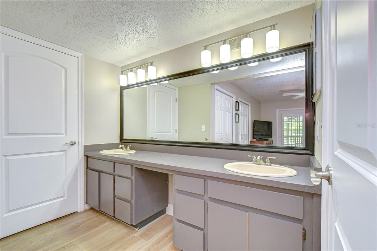 5301 BRADBURY COURT — photo 18 of 62
