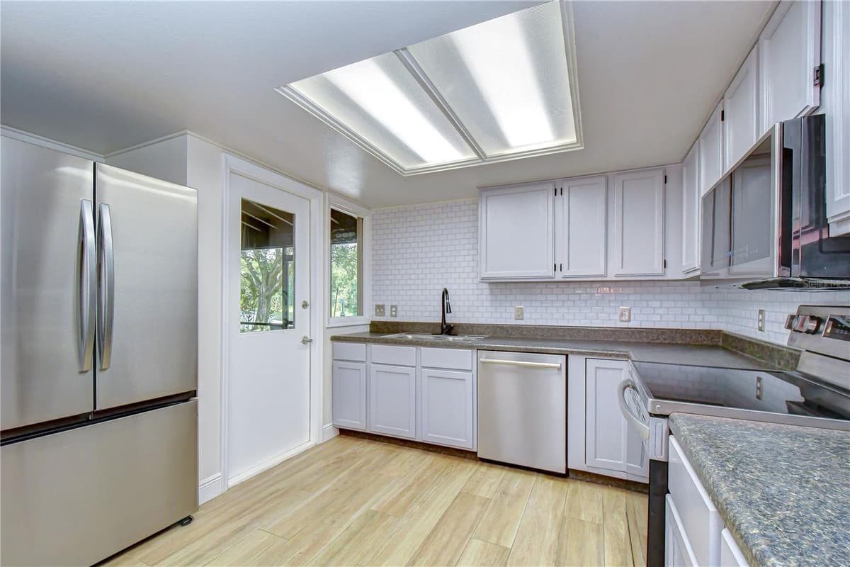 5301 BRADBURY COURT — photo 11 of 62