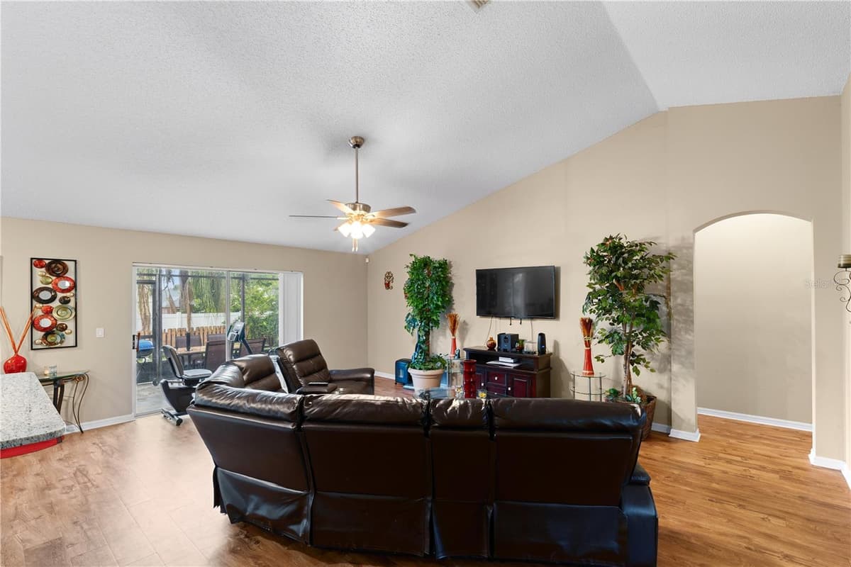 1837 FLORENCE VISTA BOULEVARD — photo 8 of 32