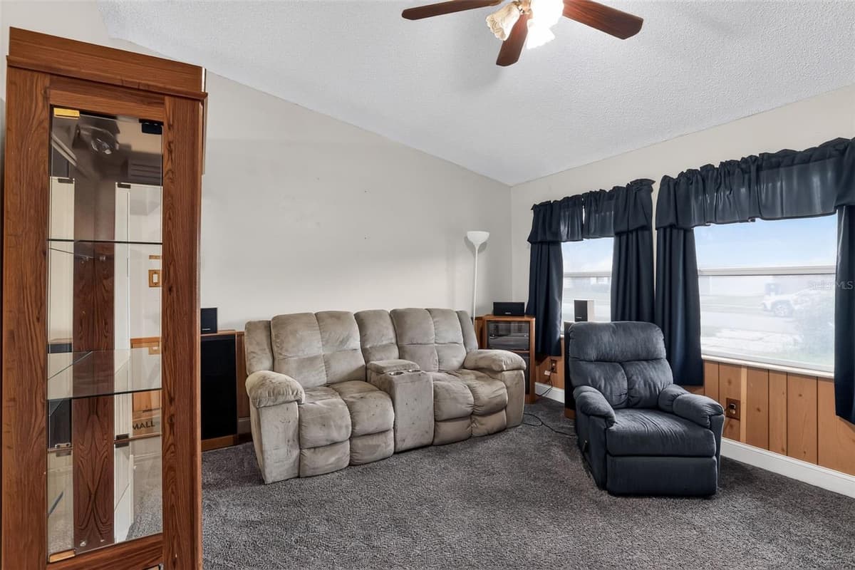 514 SEAN COURT — photo 4 of 25