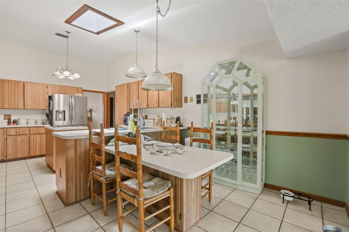 1573 SKYE COURT — photo 10 of 34