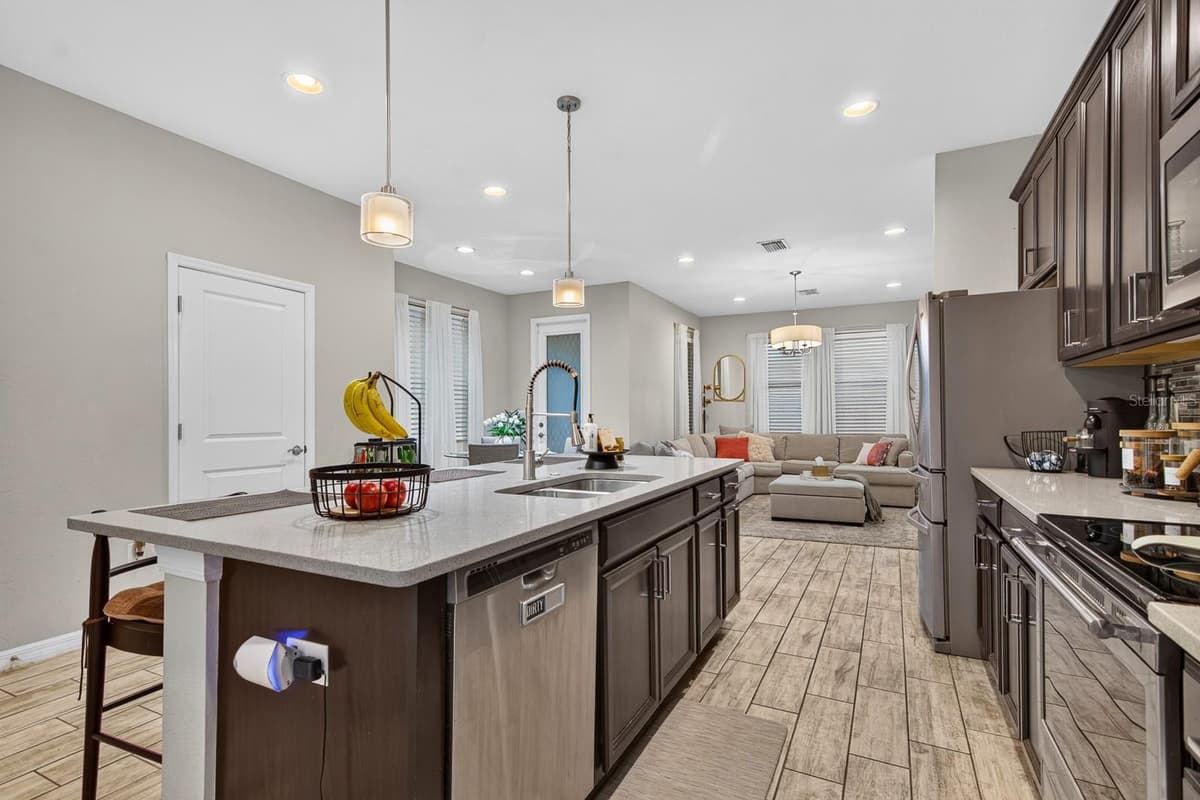 6717 CITRUS CREEK LANE — photo 5 of 33
