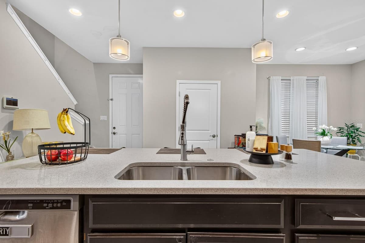 6717 CITRUS CREEK LANE — photo 8 of 33
