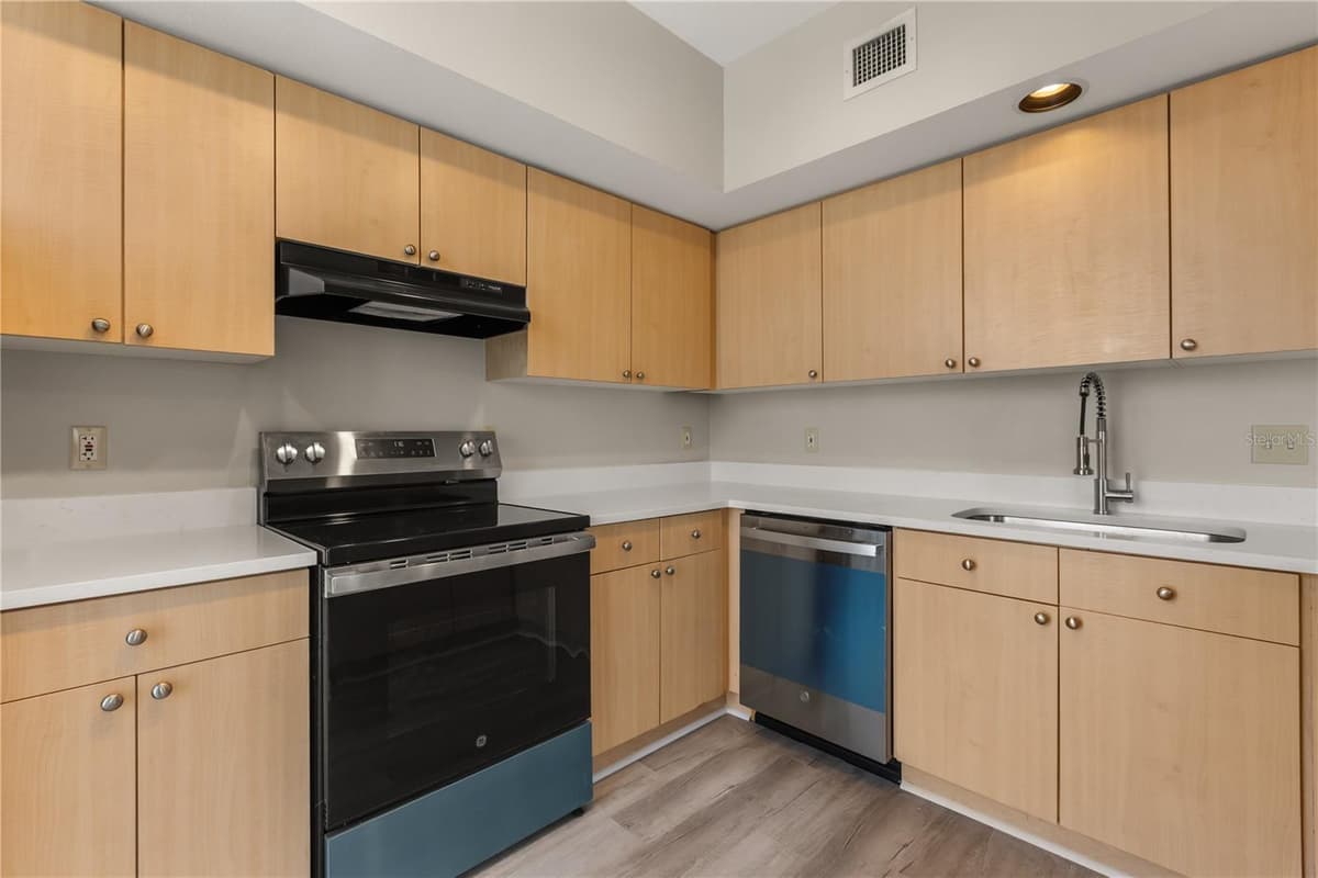 322 CENTRAL BOULEVARD — photo 6 of 25