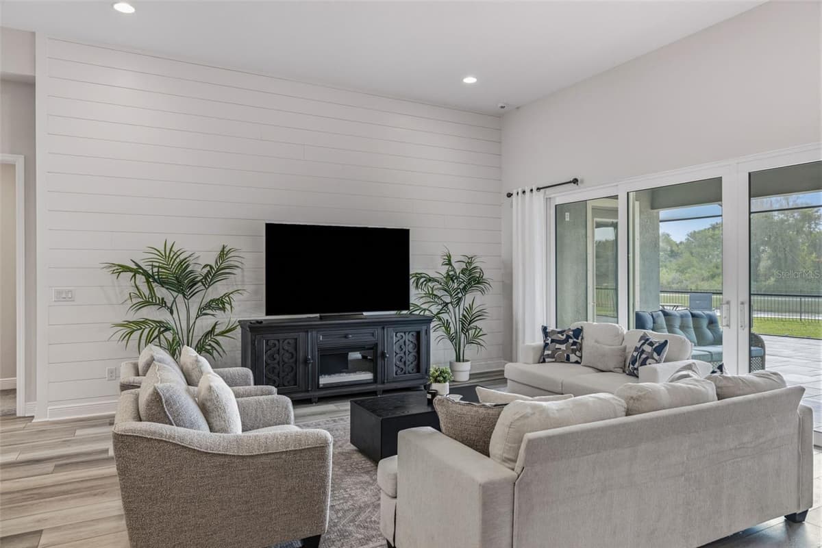 5254 WOLF CREEK DRIVE — photo 24 of 75
