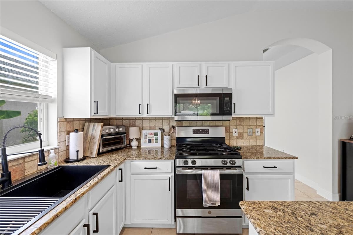 6222 BLUEFLOWER COURT — photo 7 of 37