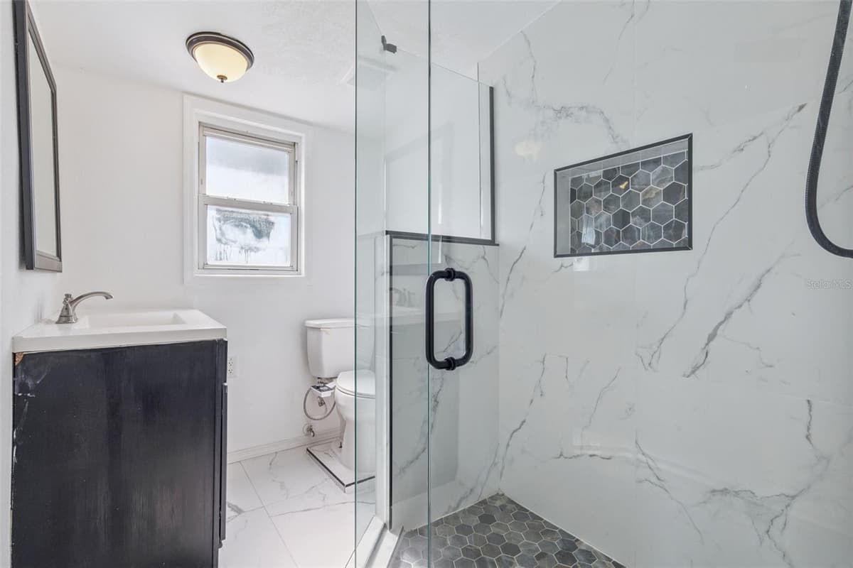 306 DISSTON AVENUE — photo 20 of 41