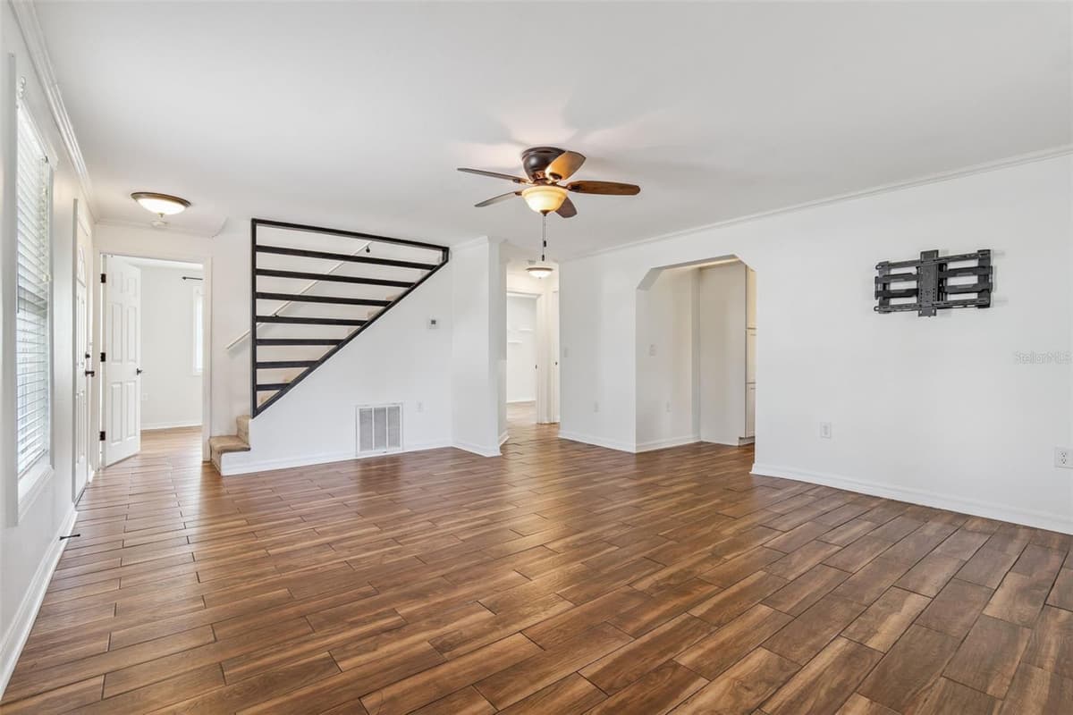 306 DISSTON AVENUE — photo 6 of 41