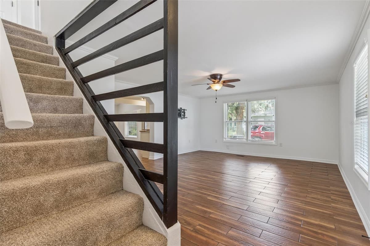 306 DISSTON AVENUE — photo 5 of 41