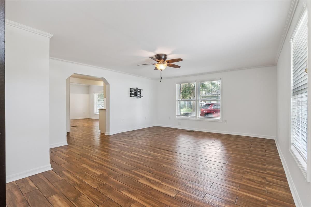 306 DISSTON AVENUE — photo 7 of 41