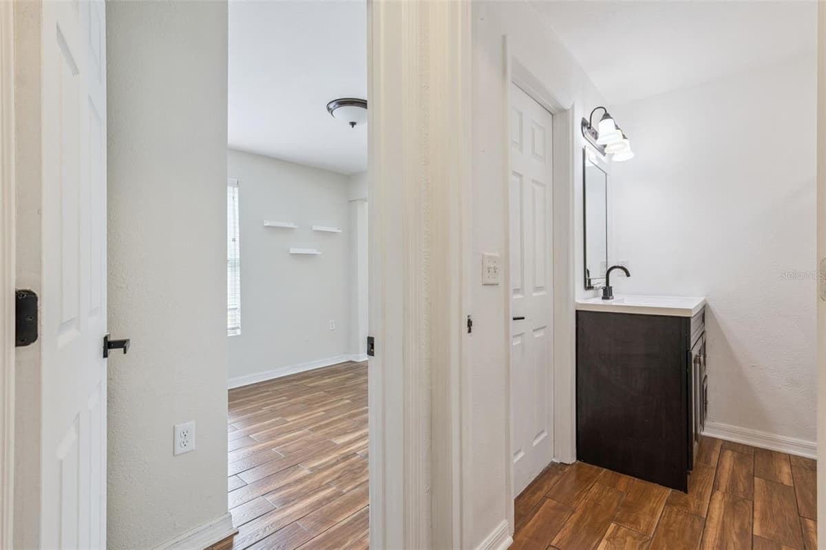 306 DISSTON AVENUE — photo 14 of 41