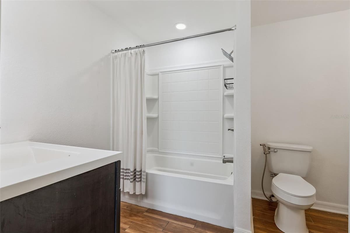 306 DISSTON AVENUE — photo 17 of 41