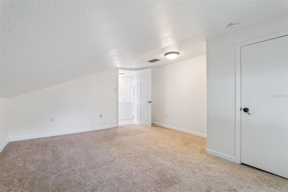 306 DISSTON AVENUE — photo 26 of 41