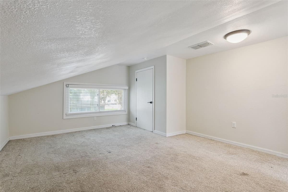 306 DISSTON AVENUE — photo 24 of 41