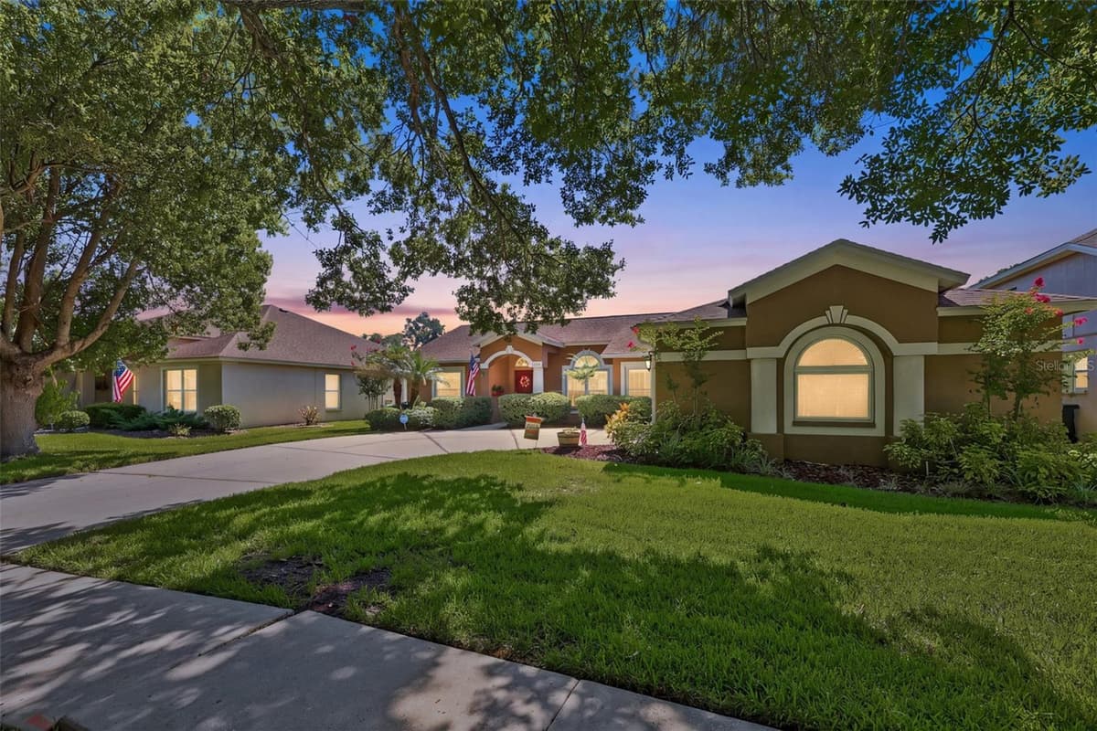 3720 TREELINE DRIVE — photo 7 of 49