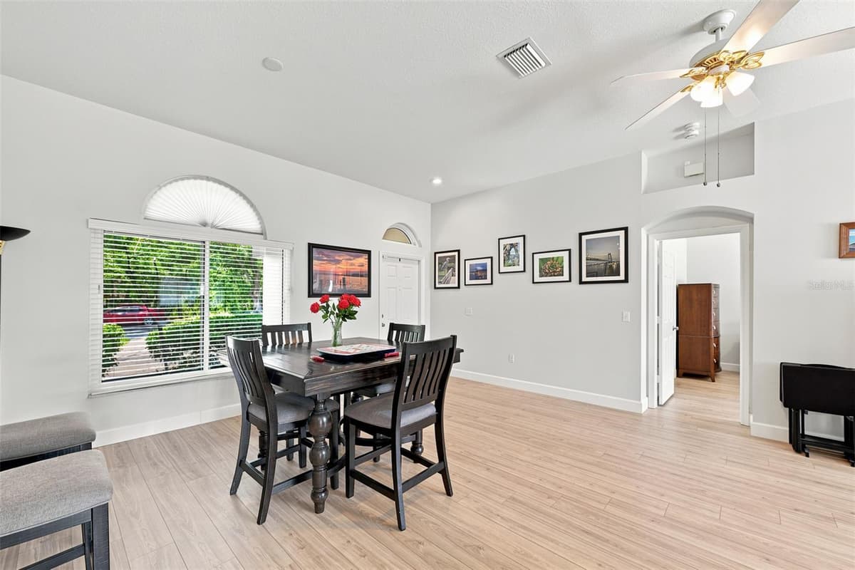 3720 TREELINE DRIVE — photo 16 of 49