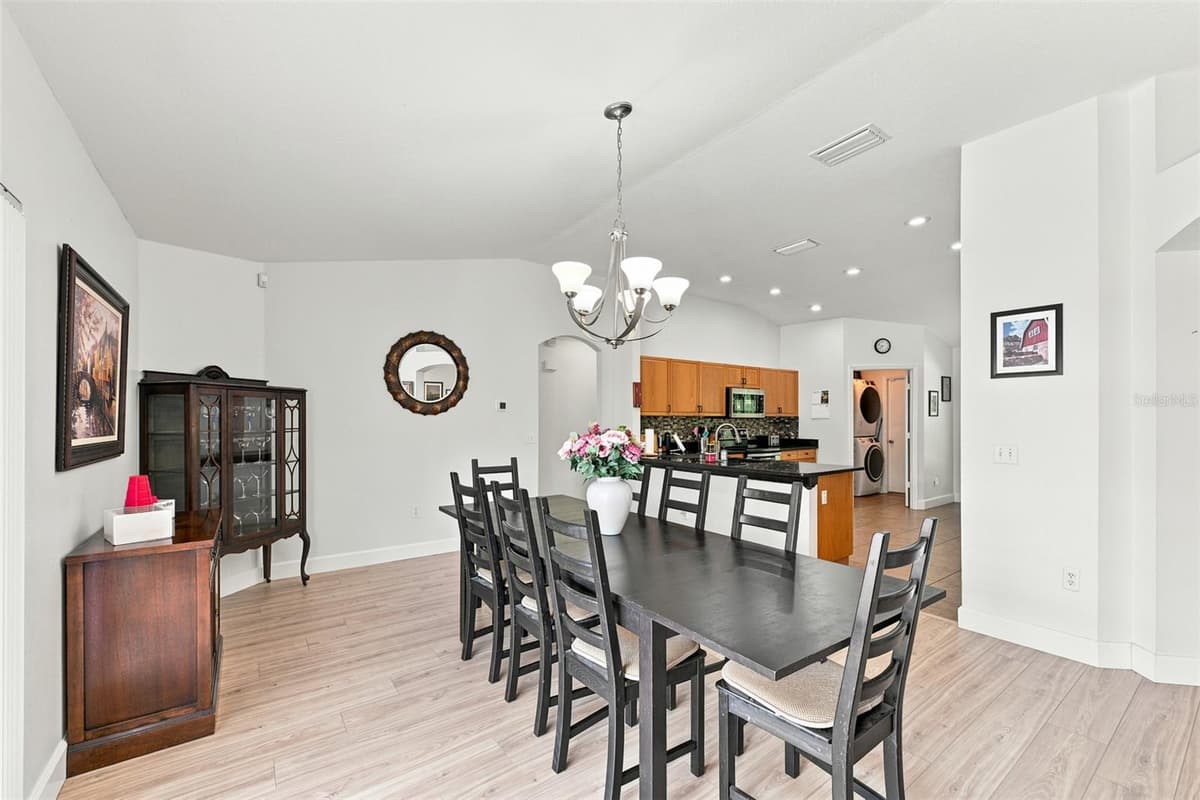 3720 TREELINE DRIVE — photo 18 of 49