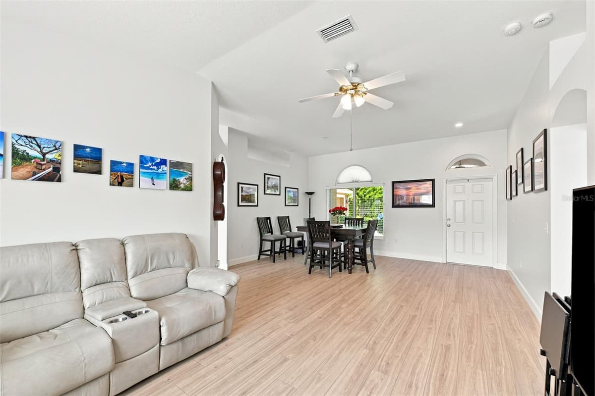 3720 TREELINE DRIVE — photo 11 of 49