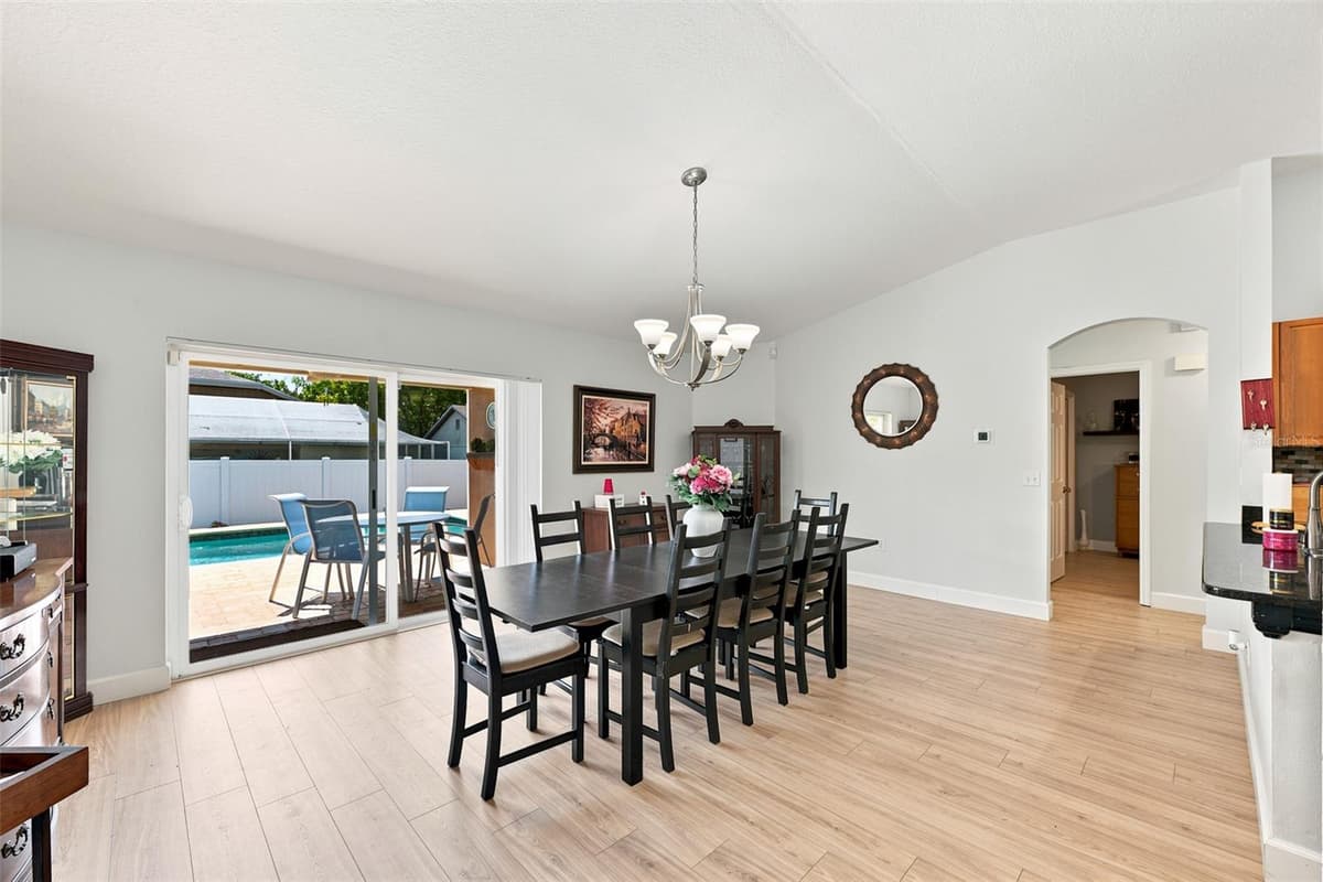 3720 TREELINE DRIVE — photo 17 of 49