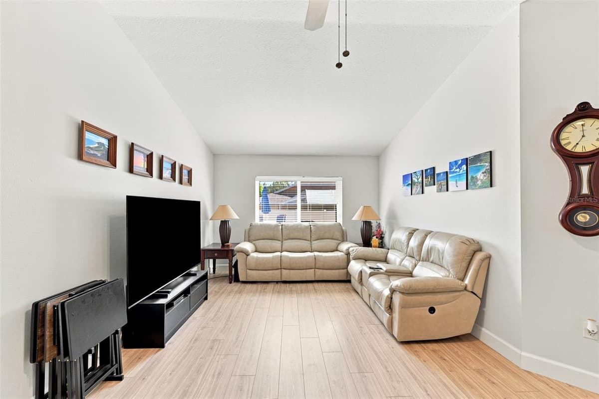 3720 TREELINE DRIVE — photo 10 of 49
