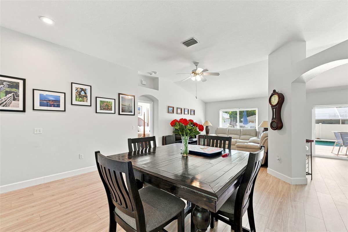 3720 TREELINE DRIVE — photo 4 of 49
