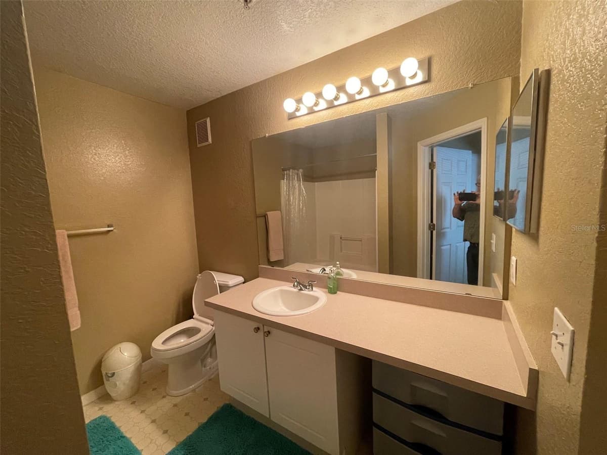 850 GRAND REGENCY POINT — photo 28 of 33